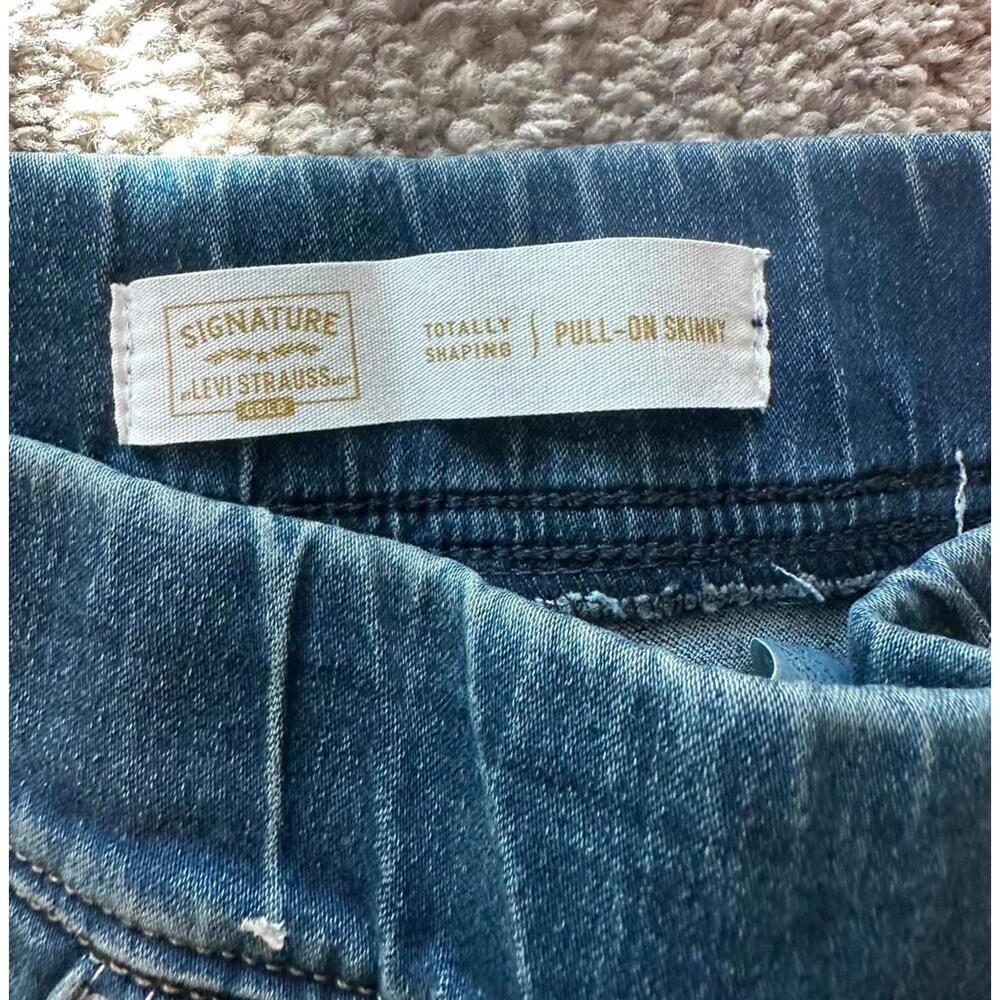 Levi's Signature Totally Shaping Pull-On Skinny Jeans - Picture 2 of 4